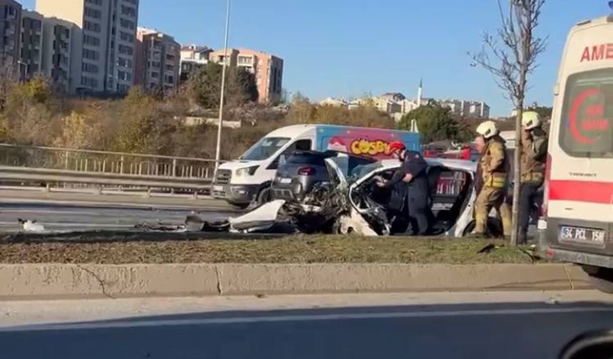 Başakşehir'de trafik kazası: 1 ölü 2 ağır yaralı