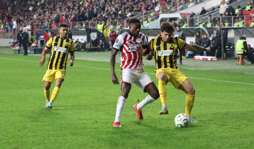 Samsunspor evinde AEK'ya 2-1 yenildi