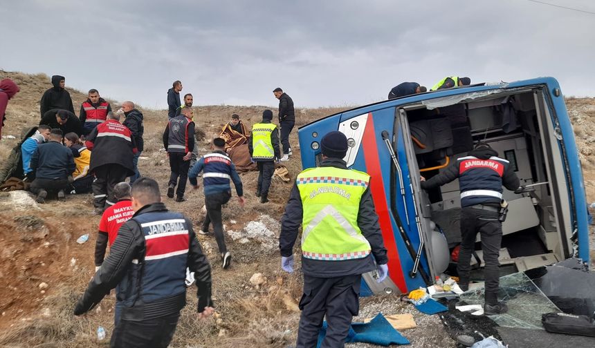 Sivas'ta cezaevi nakil aracı devrildi; 9 yaralı