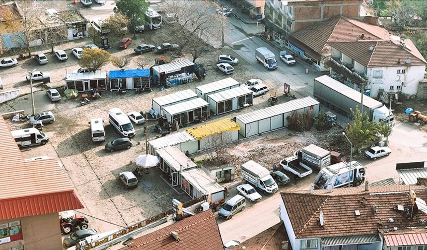 Sındırgı esnafı için konteyner ve prefabrik çarşı kurulumu devam ediyor