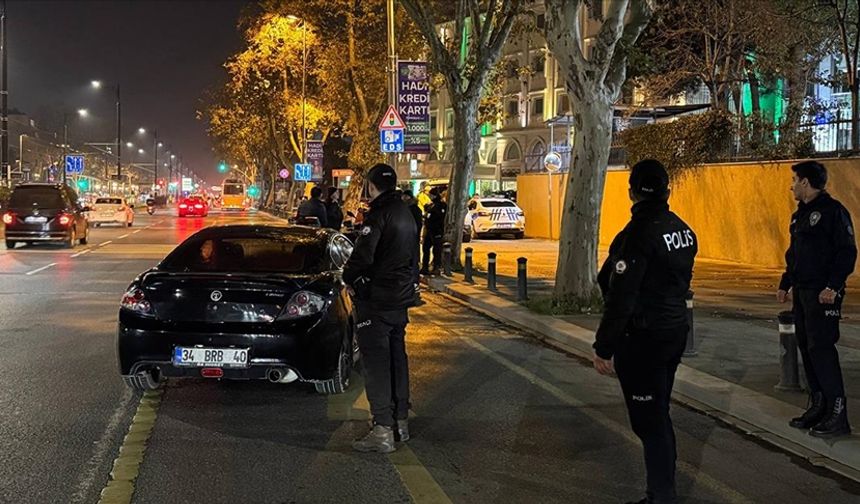 İstanbul'da polis ekipleri kent genelinde uygulama yaptı