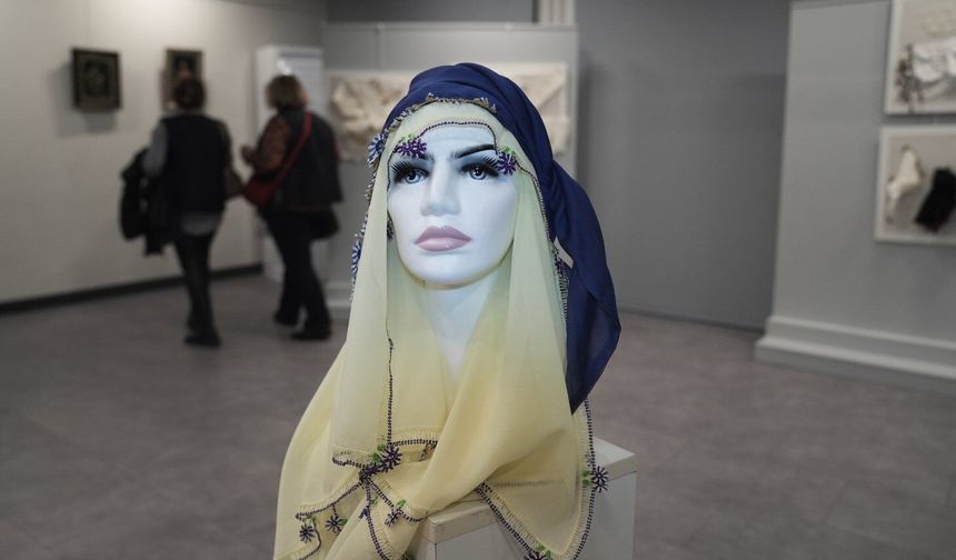 Başkentte "Yüreğin Nuru" ipek iğne oyası sergisi açıldı