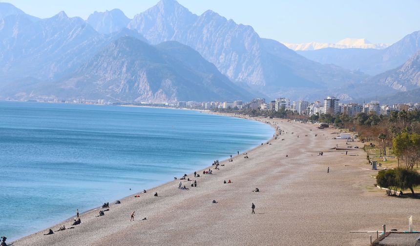 Antalya’da deniz suyu sıcaklığı, hava sıcaklığını geride bıraktı