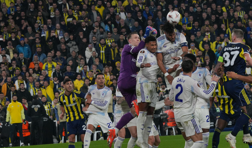 Fenerbahçe evinde Aston Villa'ya 1-0 mağlup oldu