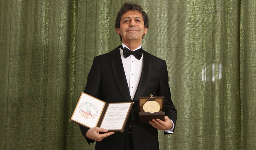 Dünyaca ünlü yazar Akif Manaf 2025 yılı International Peace Prize Ödülü’nü aldı
