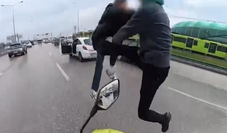 Trafikte tekme- yumruk kavga eden sürücülerin ehliyetlerine el konuldu