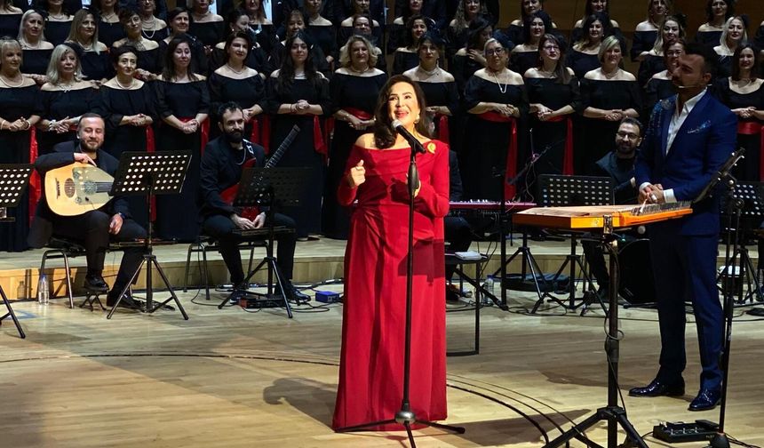 Türkan Şoray, Ankara'da sahneye çıktı