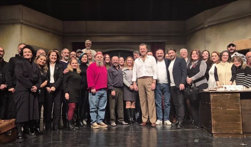 Tiyatro sanatçısı Bülent Emin Yarar, Devlet Tiyatrolarından emekli oldu