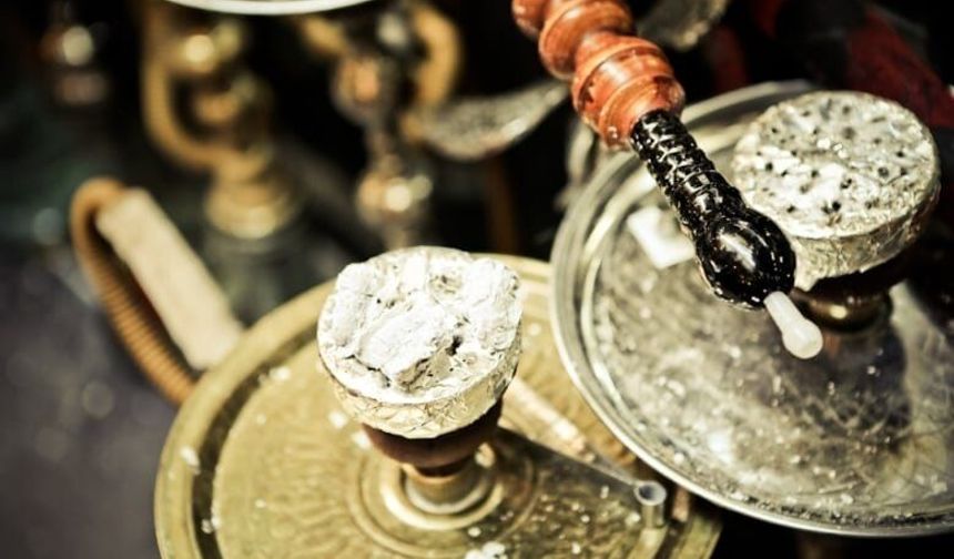 Bir nargile seansında 100 sigara dumanı solunuyor