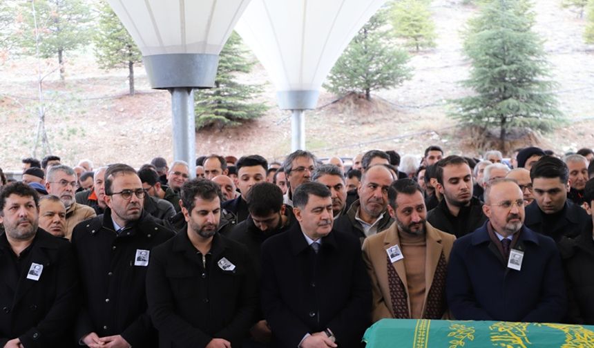 Usta yazar Bülent Akyürek, son yolculuğuna uğurlandı