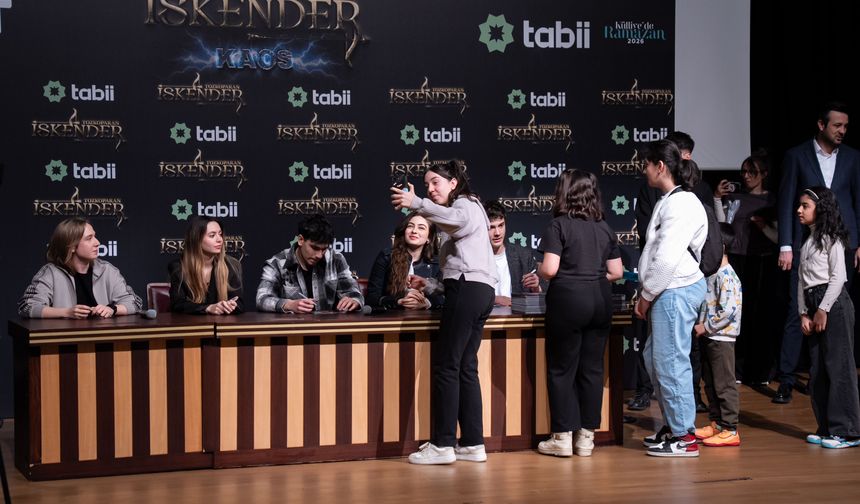 "Külliye'de Ramazan" etkinliklerinde "Tozkoparan İskender" dizisi oyuncuları sevenleriyle buluştu