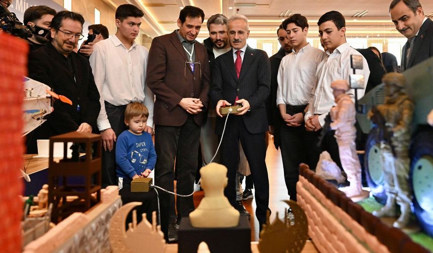 Bakan Uraloğlu, 'Külliye'de Ramazan' etkinlik alanını ziyaret etti