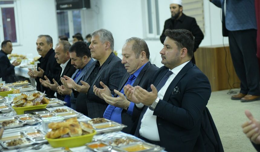 Başkan Çırpanoğlu mahalle sakinleriyle iftarda buluştu