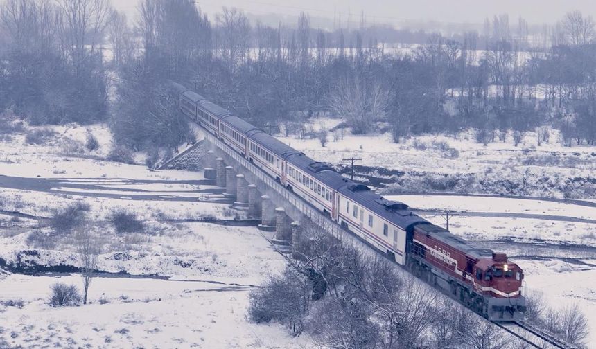 Doğu Ekspresi’nin kar altındaki yolculuğu