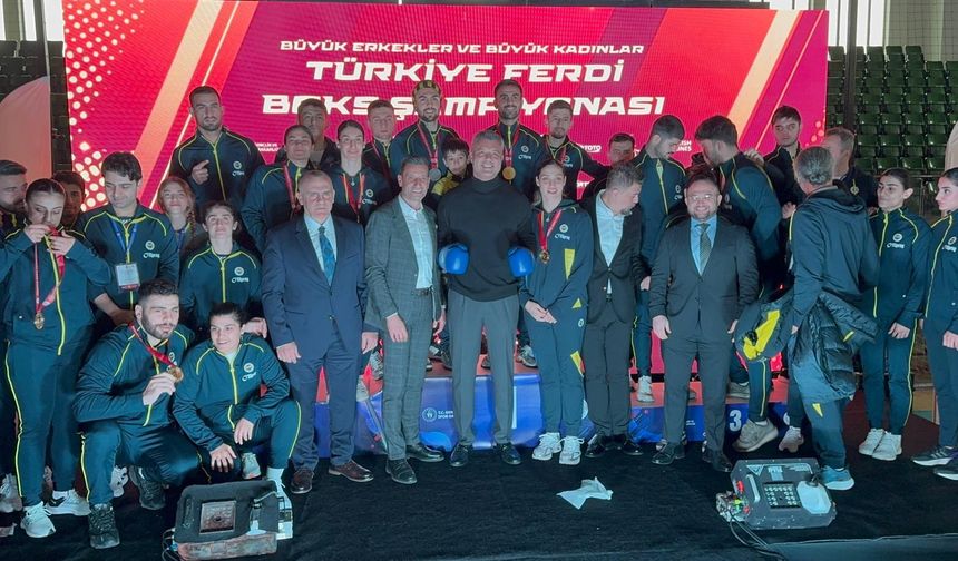 Fenerbahçe Kulübü Başkanı Sadettin Saran, Türkiye Boks Şampiyonası'nı takip etti