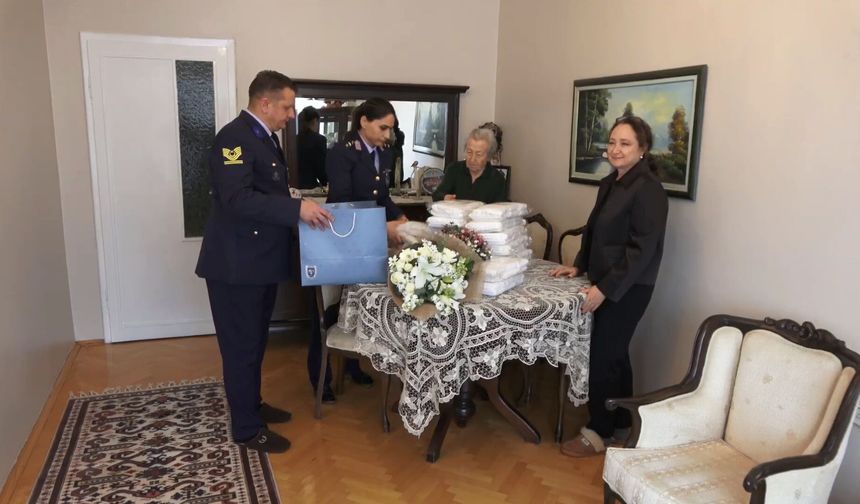 Hayırseverin ördüğü 195 boyunluk, Mehmetçik'e teslim edildi