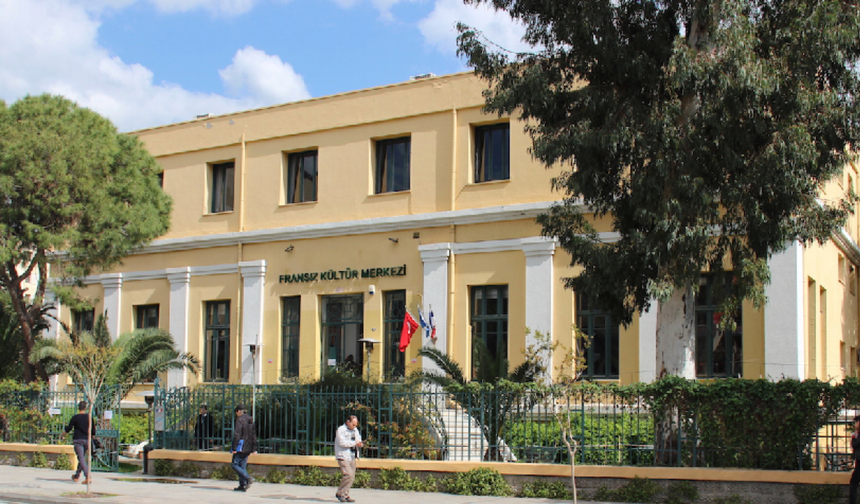 “Bana Bir Dakika Verin” sergisi üç şehirde sanatseverlerle buluşuyor