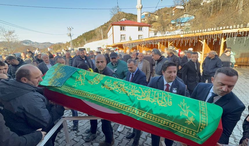 Kansere yenik düşen eski futbolcu, son yolculuğuna uğurlandı