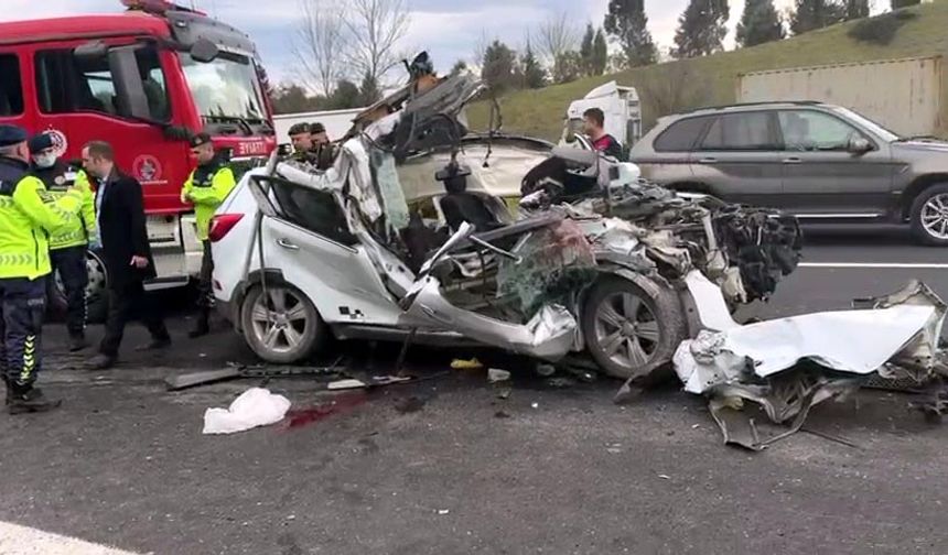 Otoyolda cip, TIR’a arkadan çarptı: 1 ölü 1 yaralı