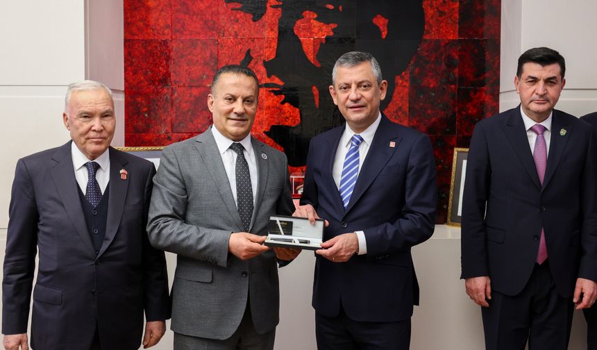 Özgür Özel, şehit ve gazi derneklerinin temsilcileriyle bir araya geldi