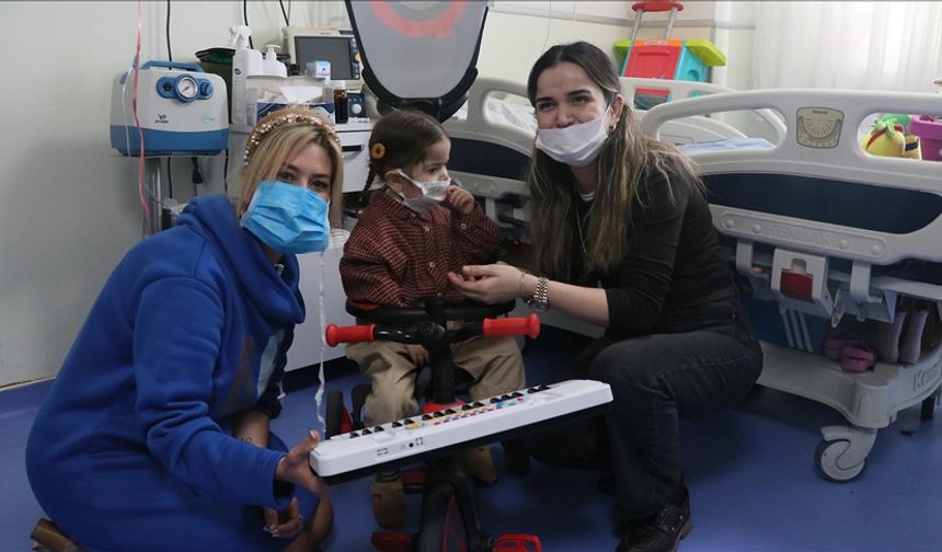 Oğlu nakille hayata tutunan anne, kurduğu dernekle organ bekleyenlere umut oluyor