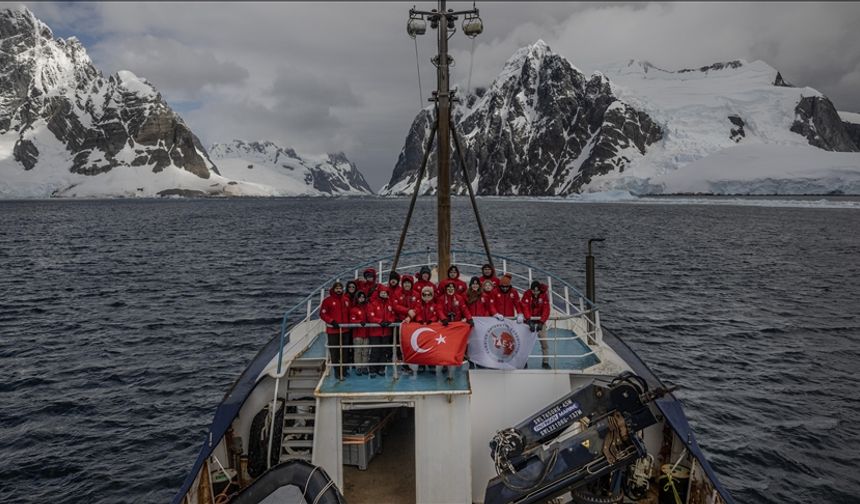 Türk bilim insanları 10. kez Beyaz Kıta’daki evleri Türk Bilimsel Araştırma Kampı'na ulaştı