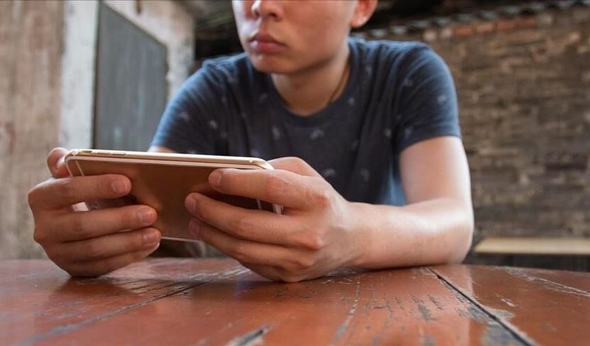 Dijital çağda çocuklar sanat maskesi altında cinsel imgelerle yetişkin dünyasına alet ediliyor