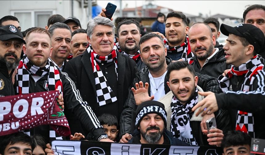 Beşiktaş Kulübü Başkanı Adalı, Hatay'da depremzedelerle bir araya geldi