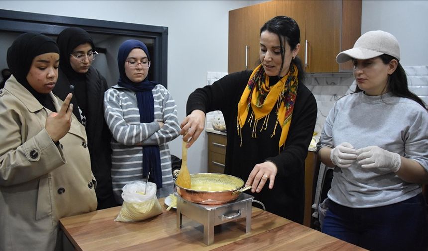 Trabzon'daki yabancı öğrenciler Türk yemeklerine merak saldı