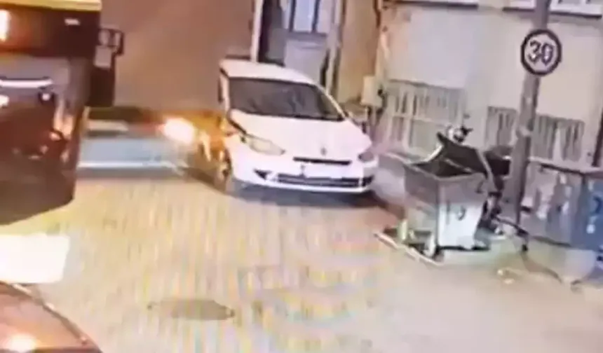 Yol vermek isterken kamyoneti ile kaza yaptı; o anlar kamerada