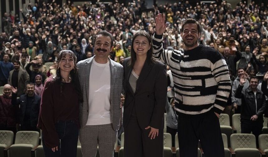 "Külliye'de Ramazan" etkinlikleri kapsamında "Gönül Dağı" dizisi oyuncuları sevenleriyle buluştu