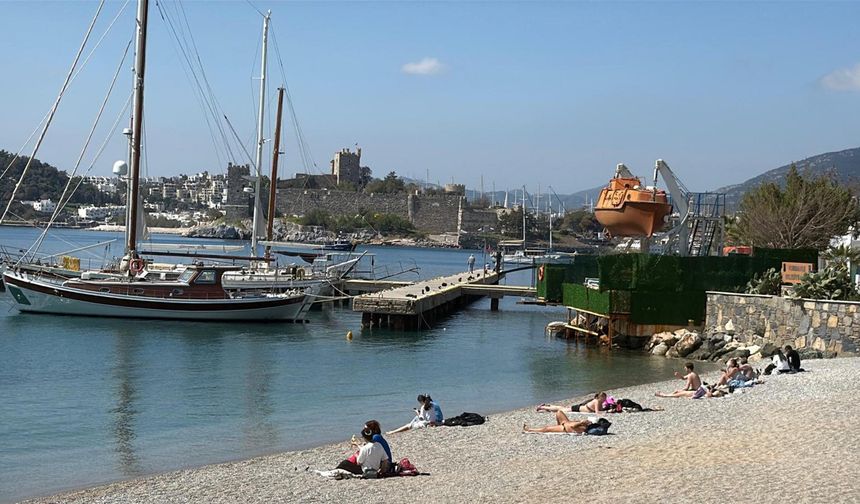 Bodrum'da bayramın son gününde tatilciler plajlarda zaman geçirdi