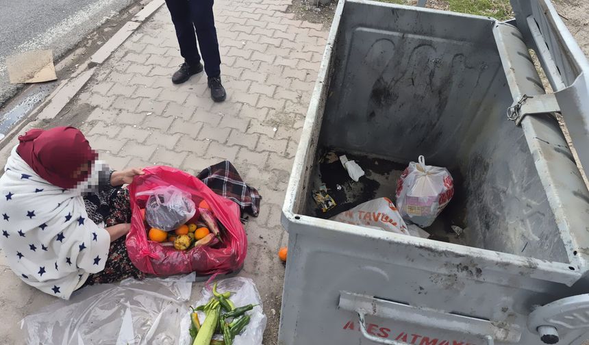 Çöpten eşya topluyormuş gibi duygu sömürüsü yapan 2 dilenci yakalandı