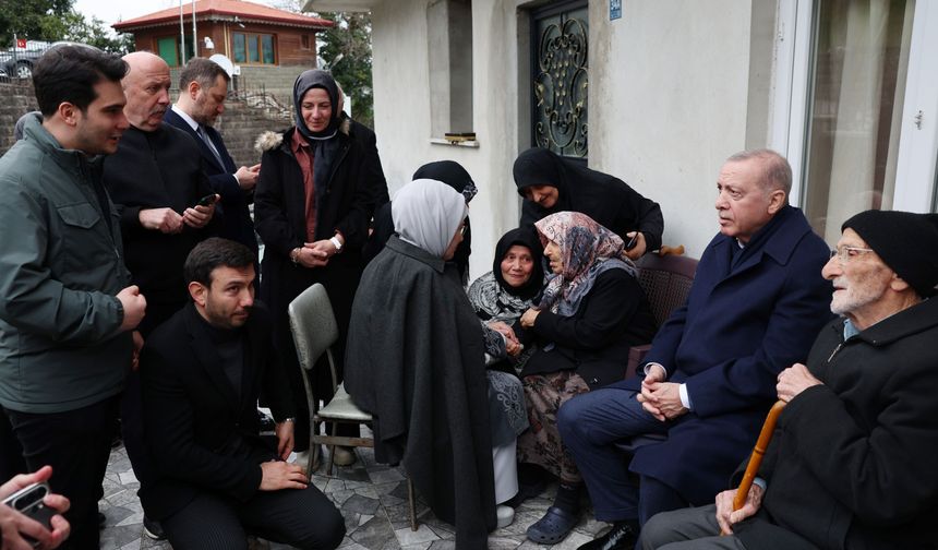 Cumhurbaşkanı Erdoğan, komşularıyla bayramlaştı