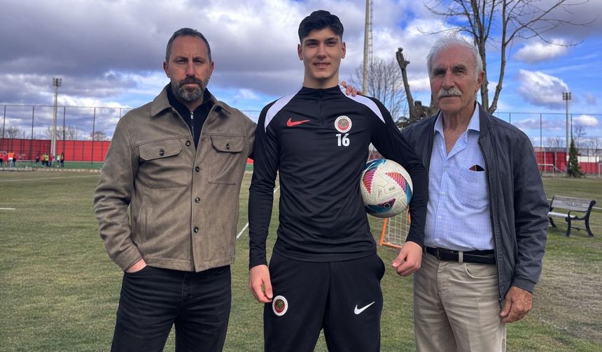 Gençlerbirliği'nin 15 yaşındaki futbolcusu Ayaz, ailesinin futbolculuk geleneğini devam ettiriyor