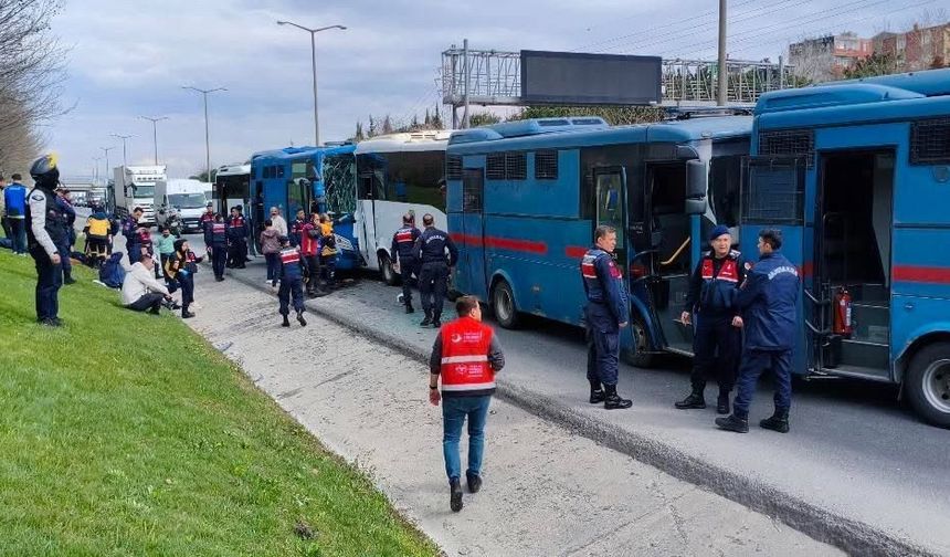 4 cezaevi nakil aracı kaza yaptı: 6 jandarma, 9 mahkum yaralandı