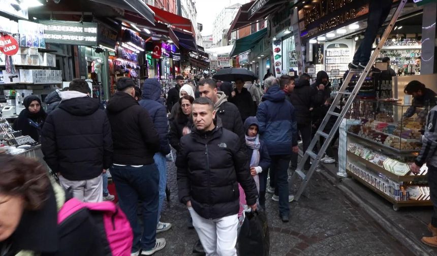 Eminönü'nde alışveriş yoğunluğu