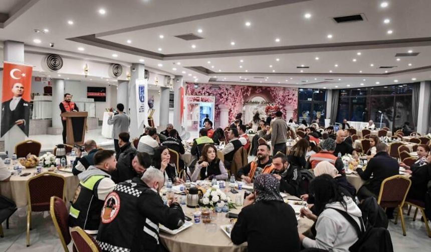 Moto kuryeler Ankara Büyükşehir Belediyesi’nin iftar sofrasında buluştu