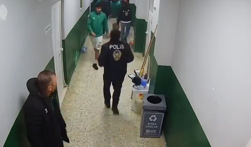 Mersin’de amatör maç öncesi çıkan kavga güvenlik kamerasında