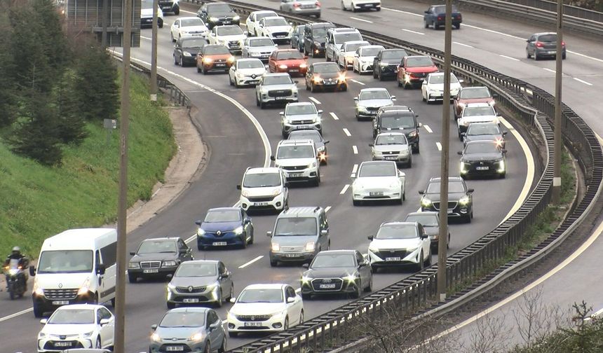 Ramazan Bayramı'nın son gününde TEM’in Kocaeli geçişinde yoğunluk