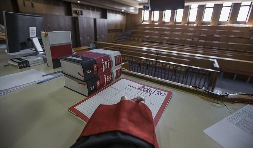 "İmamoğlu çıkar amaçlı suç örgütü" davasının duruşmasında görüntü çeken şüpheliye tutuklama talebi