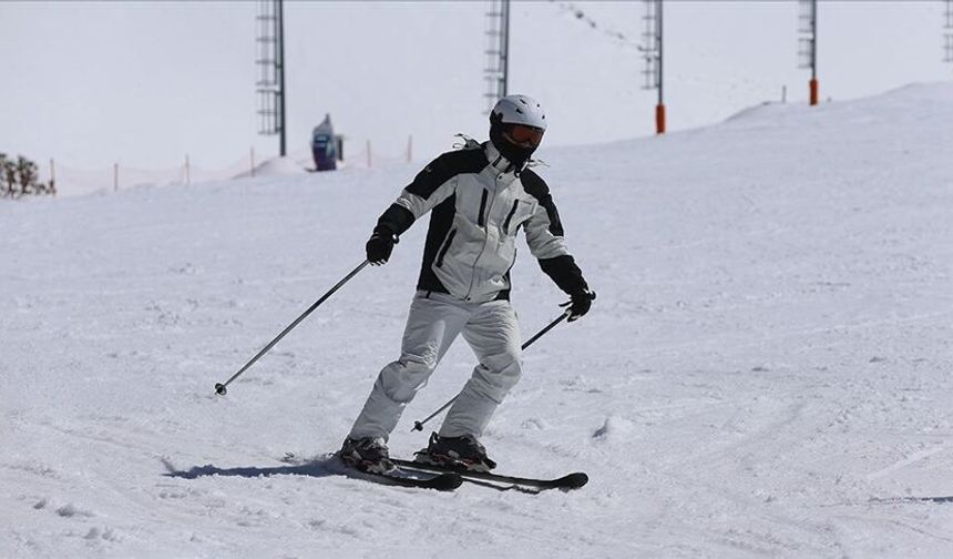 Palandöken'de sezon "bahar kayağı" ile devam ediyor