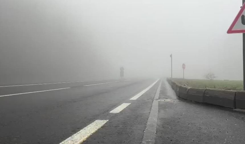 D-100 kara yolunun Bolu Dağı geçişinde sis etkili oldu