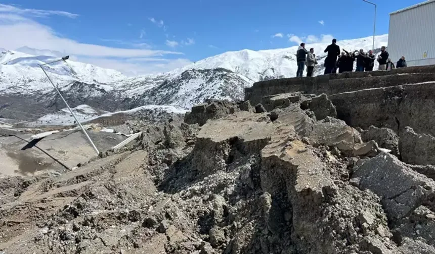 Hakkari'de katı atık tesisi, heyelanda büyük zarar gördü
