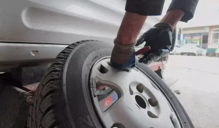 Lastikçiden 'sıcak asfalt' uyarısı: Kış lastiği +5 dereceden sonra riskli