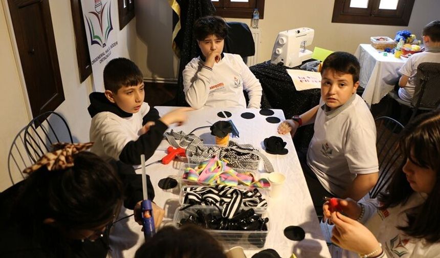 Eskişehir'de ortaokul öğrencileri atık malzemeleri tasarım ürünlerine dönüştürdü