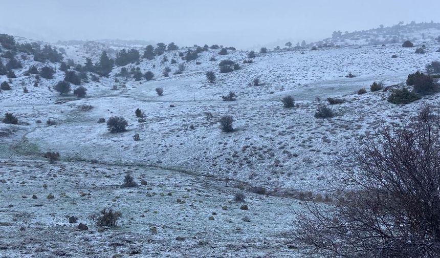 Beypazarı'nın yüksek kesimlerinde kar yağışı etkili oldu