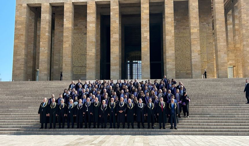 Anayasa Mahkemesi heyeti, Anıtkabir'i ziyaret etti