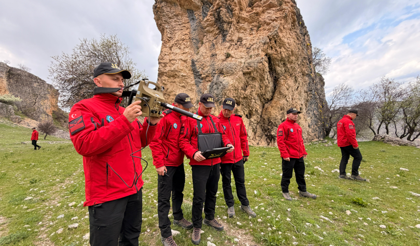 Gülistan Doku için JAK ve JASAT ekiplerinden geniş çaplı arama