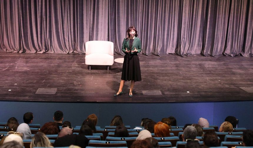 Akademisyen Anne Çankayalılarla buluştu